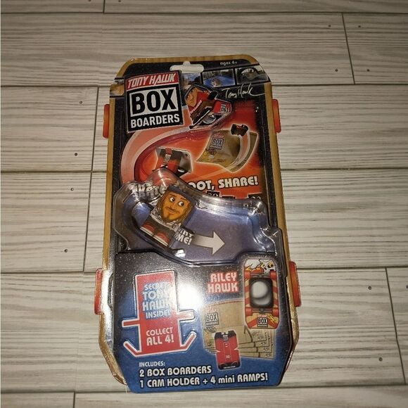 Tony Hawk Box Boarders Riley Hawk Fingerboard Skateboard 2018 w Ramps New - Picture 7 of 7